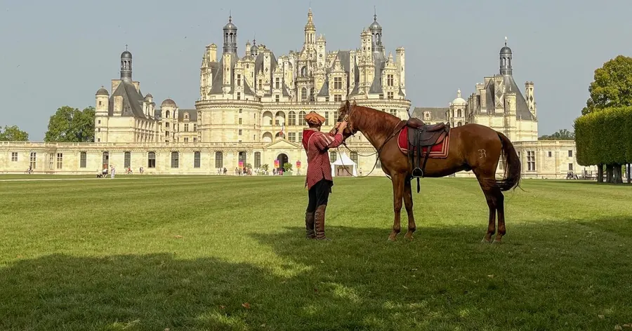 Paris: Loire Valley Castles & Wine Tasting Day Trip