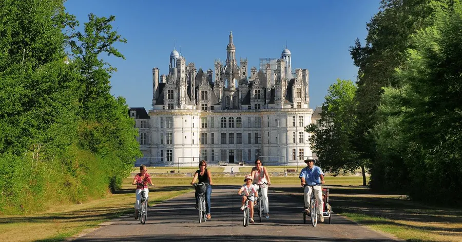 From Tours: Chenonceau and Chambord Castles Guided Tour