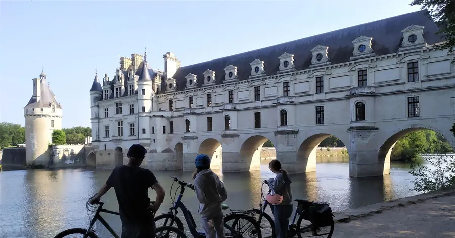 Chenonceau: E-Bike Guided Tour & Gourmet Picnic Lunch