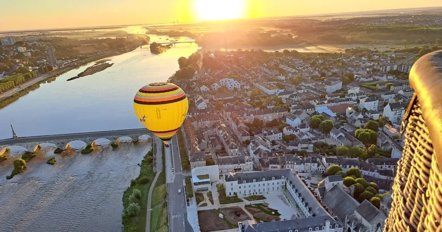 Hot air balloon flight: Chambord, Chenonceau, Cheverny, Blois